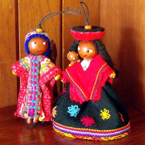 Peruanitos con vestimenta tpica de Cusco