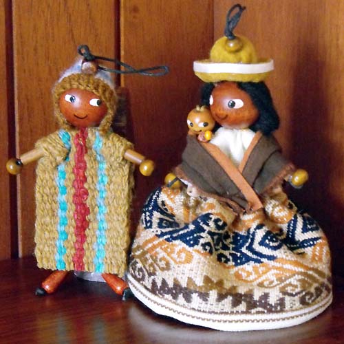Peruanitos con vestimenta tpica de Puno